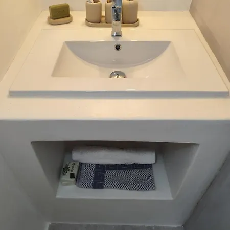 Milos Pollonia Apartment