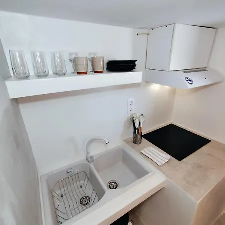 Apartment Milos Pollonia